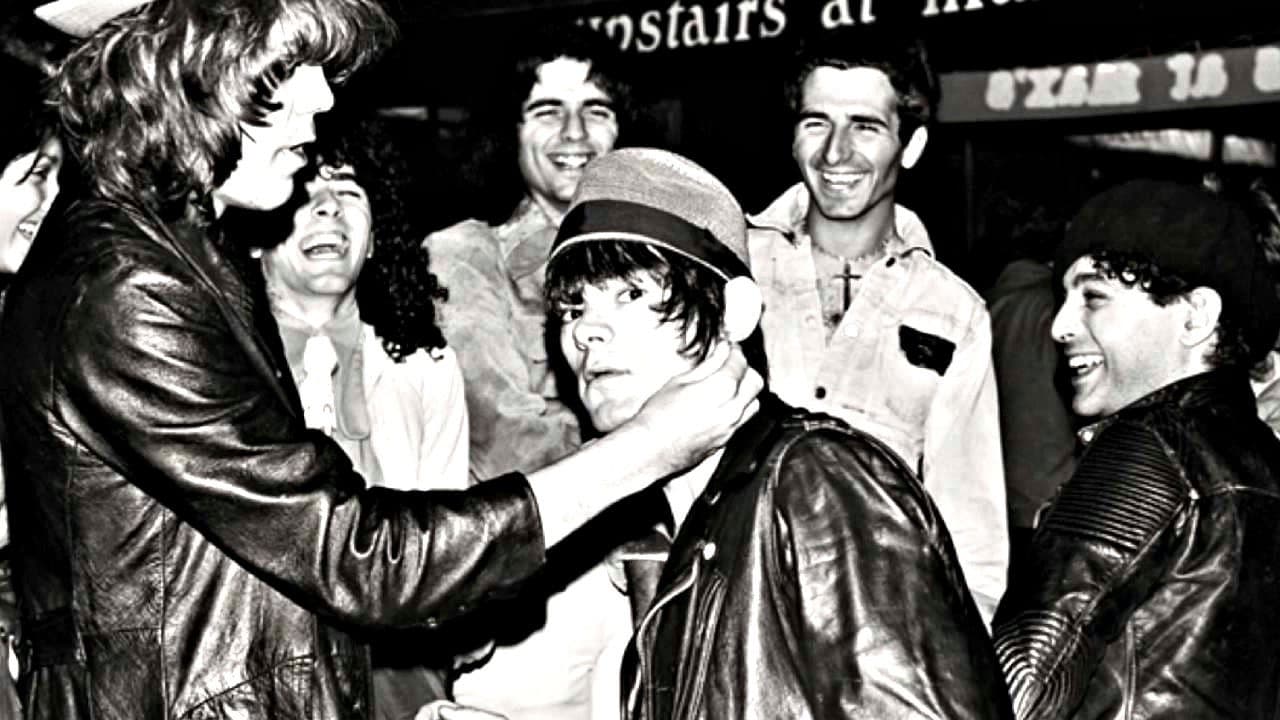 Imagem de fundo do filme Hey! Is Dee Dee Home?