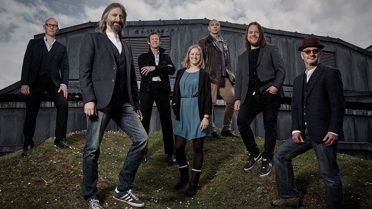 Imagem de fundo do filme Big Big Train ‎– Empire (Live At The Hackney Empire)